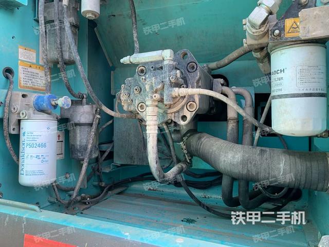液压泵舱室正面整体(整机外观) 液压泵舱室正面整体(整机外观)