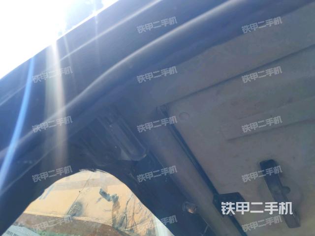 駕駛室左后45度(駕駛室部分) 駕駛室左后45度(駕駛室部分)