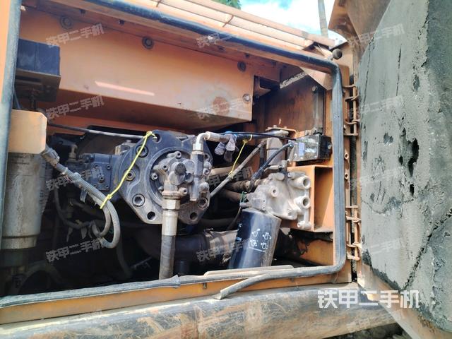 液壓泵艙室正面整體(整機(jī)外觀(guān)) 液壓泵艙室正面整體(整機(jī)外觀(guān))