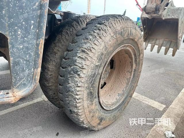 左导向轮(行走机构) 左导向轮(行走机构)