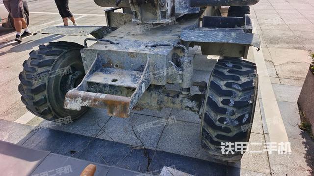 转盘和下车架正前(工作和回转装置) 转盘和下车架正前(工作和回转装置)
