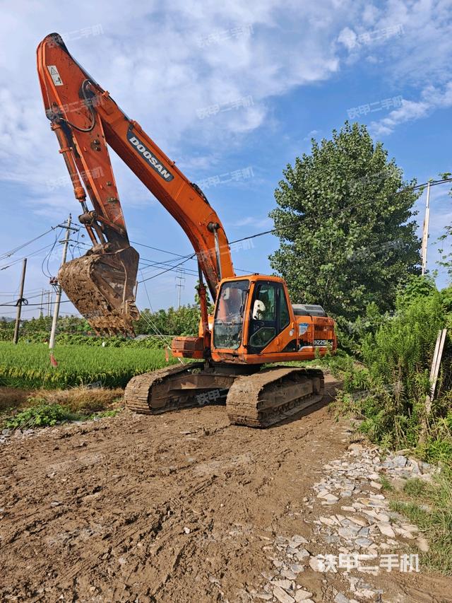 斗山DH225LC-9挖掘機(jī)