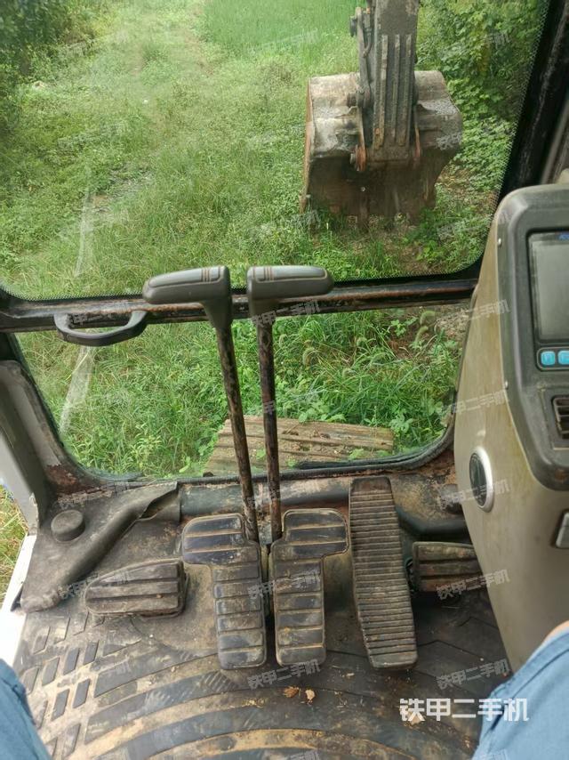 驾驶室整体(整机外观) 驾驶室整体(整机外观)