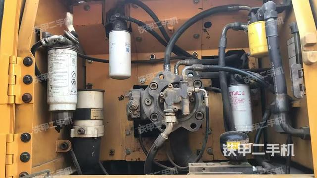 液壓泵艙室正面整體(整機(jī)外觀) 液壓泵艙室正面整體(整機(jī)外觀)