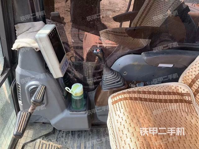 駕駛室整體(整機外觀) 駕駛室整體(整機外觀)