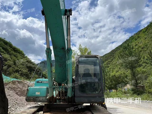 驾驶室整体(整机外观) 驾驶室整体(整机外观)
