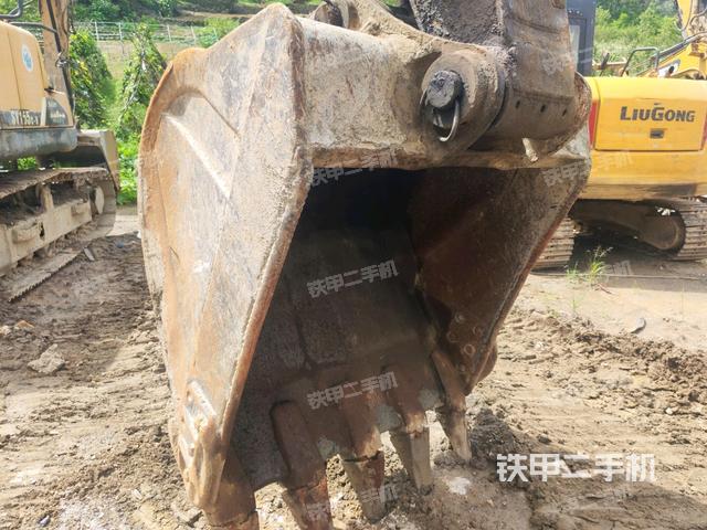 小臂整體左后(工作和回轉(zhuǎn)裝置) 小臂整體左后(工作和回轉(zhuǎn)裝置)