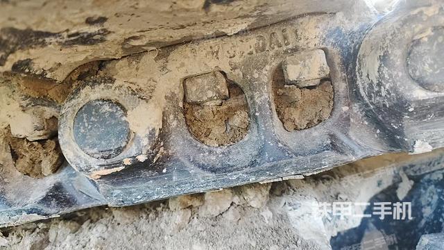 单侧履带整体(整机外观) 单侧履带整体(整机外观)
