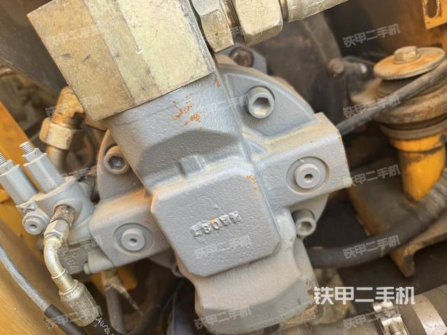 液壓泵艙室正面整體(整機外觀) 液壓泵艙室正面整體(整機外觀)