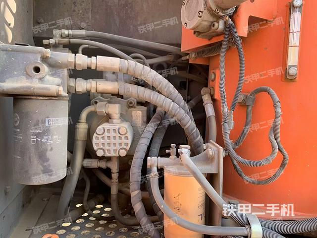 液压泵舱室正面整体(整机外观) 液压泵舱室正面整体(整机外观)