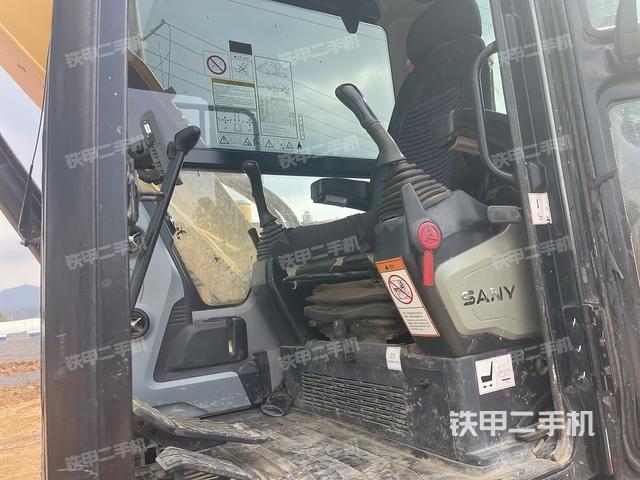驾驶室整体(整机外观) 驾驶室整体(整机外观)