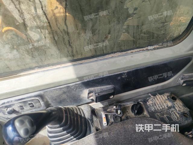 座椅右側(cè)控制臺(tái)/鑰匙門/油門/含右手柄(駕駛室部分) 座椅右側(cè)控制臺(tái)/鑰匙門/油門/含右手柄(駕駛室部分)