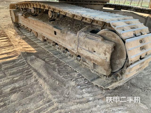 单侧履带整体(整机外观) 单侧履带整体(整机外观)