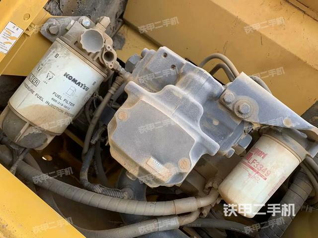 液壓泵艙室正面整體(整機(jī)外觀) 液壓泵艙室正面整體(整機(jī)外觀)