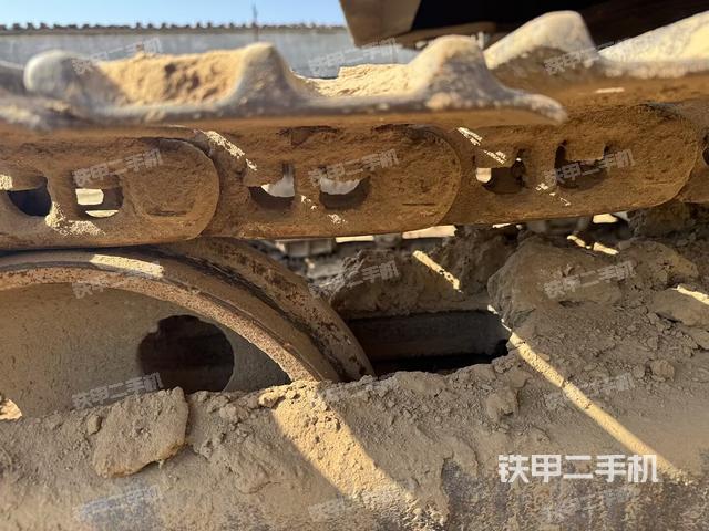 单侧履带整体(整机外观) 单侧履带整体(整机外观)