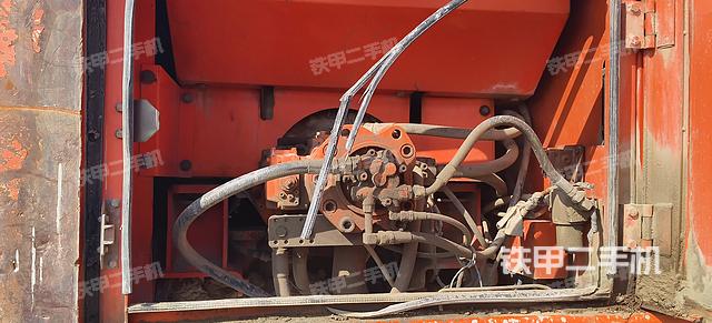 液壓泵艙室正面整體(整機(jī)外觀) 液壓泵艙室正面整體(整機(jī)外觀)