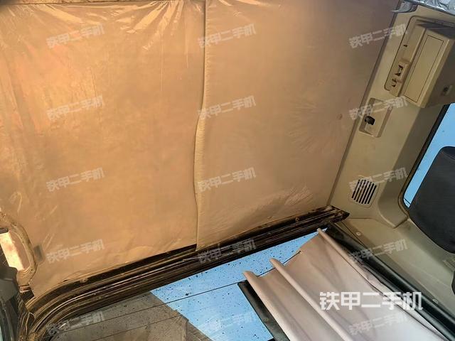 驾驶室顶部(整机外观) 驾驶室顶部(整机外观)