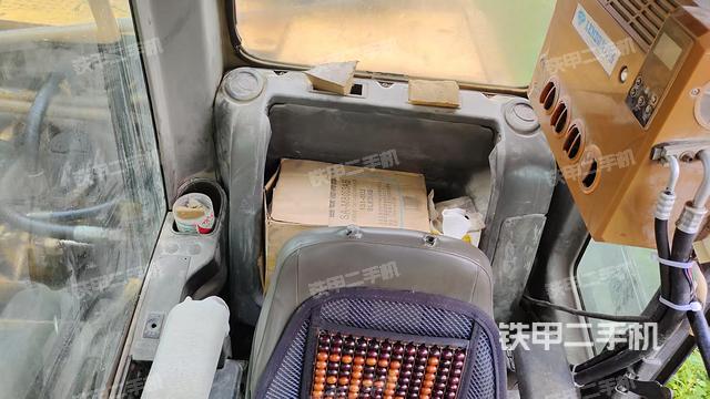 驾驶室整体(整机外观) 驾驶室整体(整机外观)