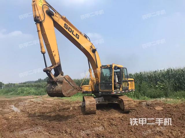駕駛室整體(整機(jī)外觀) 駕駛室整體(整機(jī)外觀)