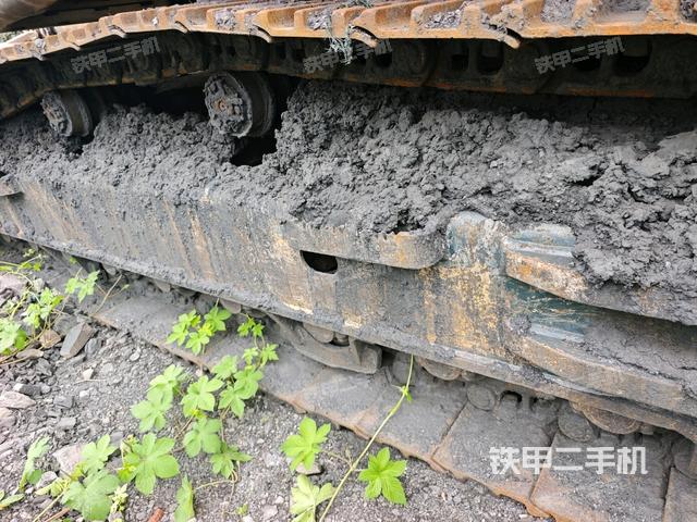 单侧履带整体(整机外观) 单侧履带整体(整机外观)