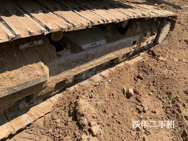 单侧履带整体(整机外观) 单侧履带整体(整机外观)