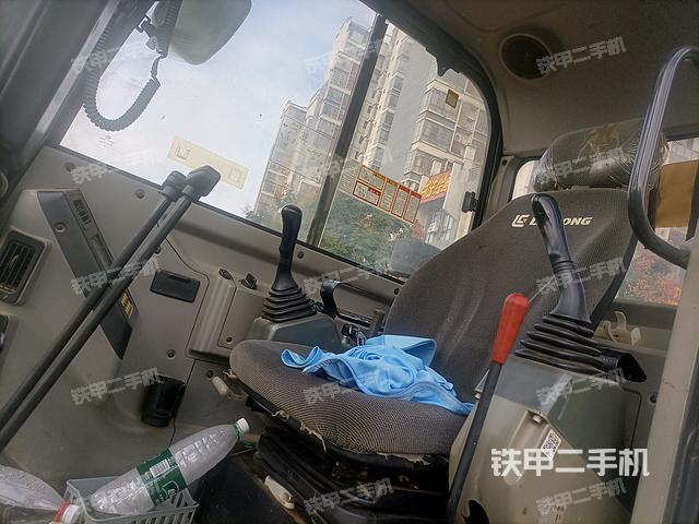 駕駛室整體（整機(jī)外觀）