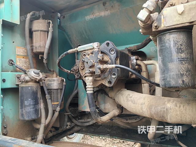 液压泵舱室正面整体(整机外观) 液压泵舱室正面整体(整机外观)