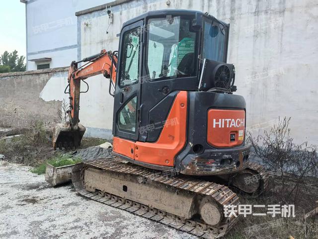 駕駛室頂部(整機(jī)外觀) 駕駛室頂部(整機(jī)外觀)
