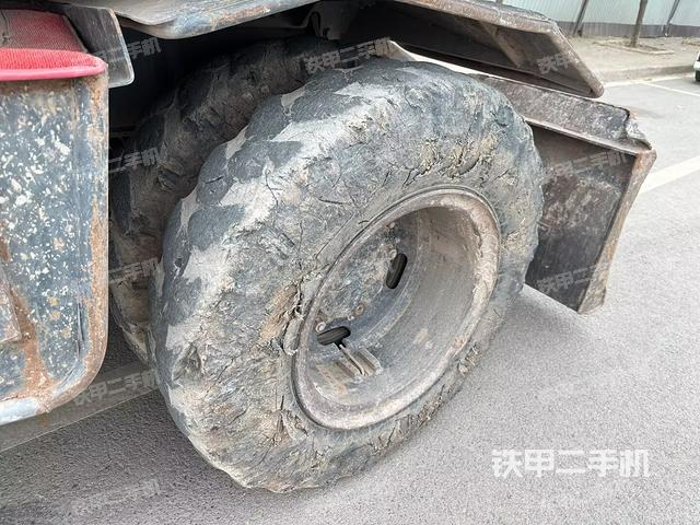 右驱动轮(行走机构) 右驱动轮(行走机构)