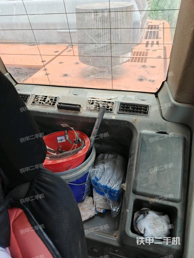 座椅后部(驾驶室部分) 座椅后部(驾驶室部分)