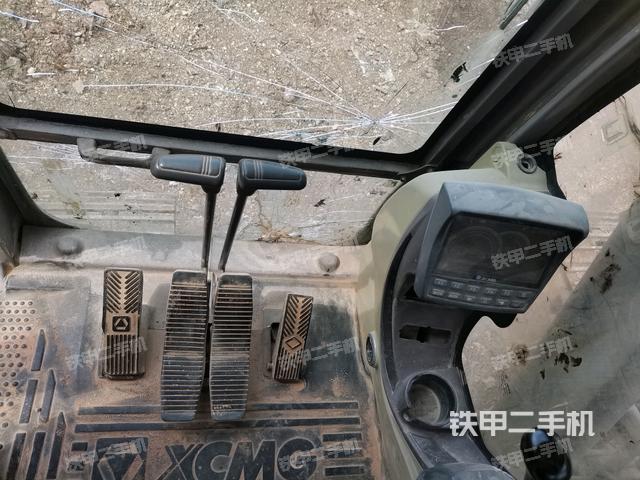 行走控制手柄和踏板?俯拍(駕駛室部分) 行走控制手柄和踏板?俯拍(駕駛室部分)