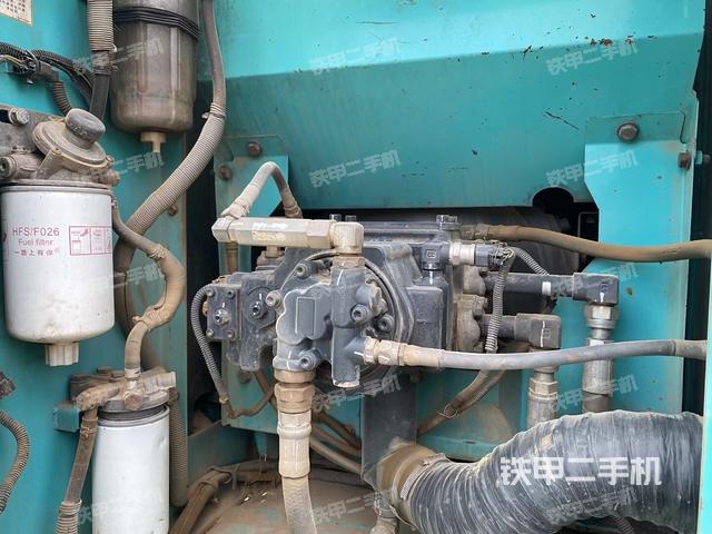 液压泵舱室正面整体(整机外观) 液压泵舱室正面整体(整机外观)