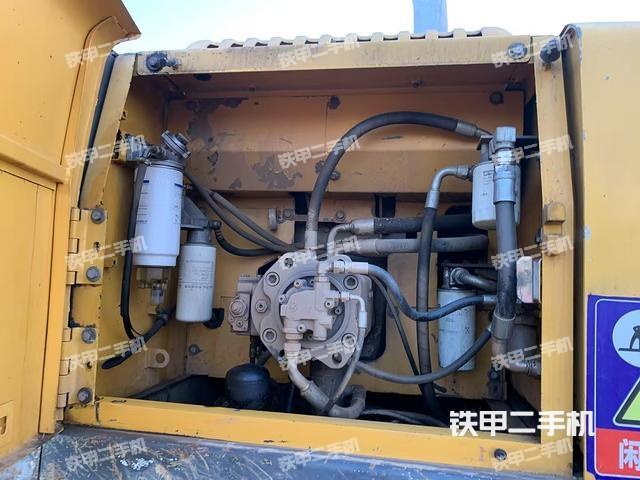 液压泵舱室正面整体(整机外观) 液压泵舱室正面整体(整机外观)