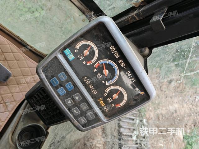显示屏 (驾驶室部分) 显示屏 (驾驶室部分)