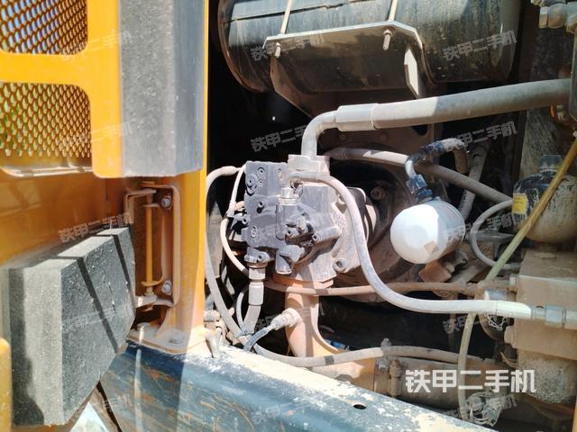 液壓泵艙室正面整體(整機(jī)外觀) 液壓泵艙室正面整體(整機(jī)外觀)