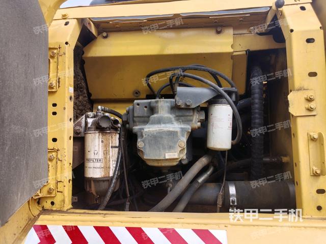 液壓泵艙室正面整體(整機(jī)外觀) 液壓泵艙室正面整體(整機(jī)外觀)