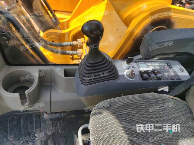 座椅右側(cè)控制臺(tái)/鑰匙門/油門/含右手柄(駕駛室部分) 座椅右側(cè)控制臺(tái)/鑰匙門/油門/含右手柄(駕駛室部分)