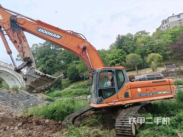斗山DX380LC挖掘機(jī)
