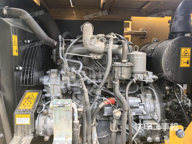 回轉(zhuǎn)馬達和主控閥（整機外觀）