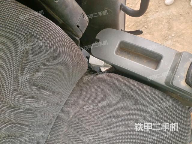座椅左側(cè)控制臺(tái)/音響/含左手柄(駕駛室部分) 座椅左側(cè)控制臺(tái)/音響/含左手柄(駕駛室部分)