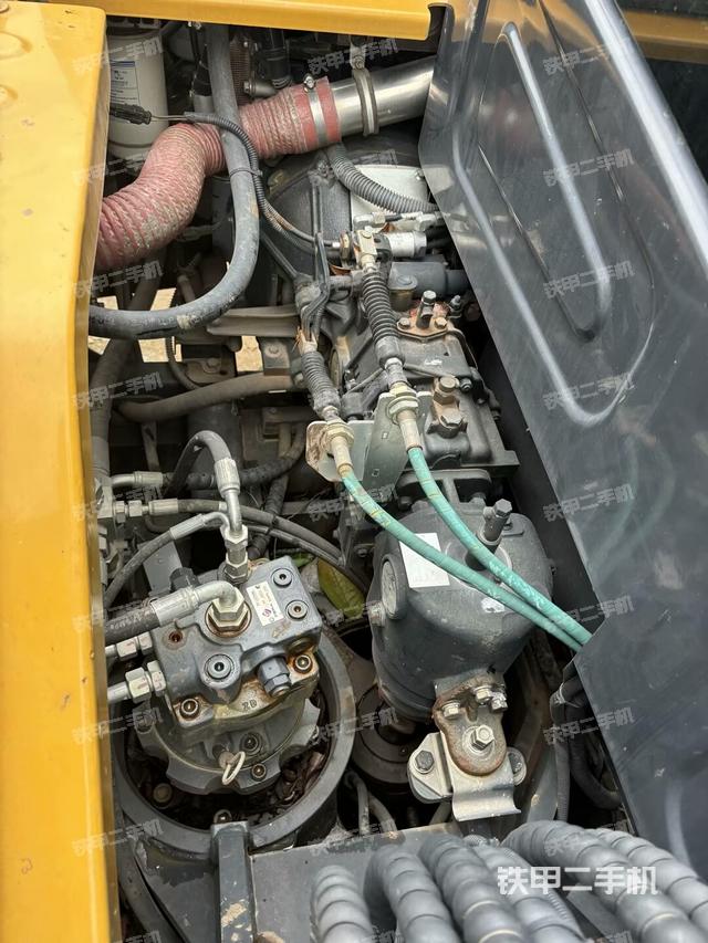 回轉(zhuǎn)馬達(dá)和主控閥（整機(jī)外觀）