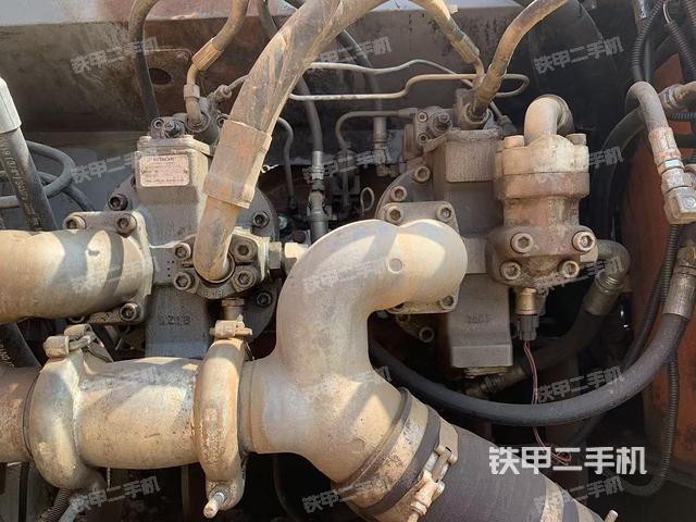 液壓泵艙室正面整體(整機(jī)外觀) 液壓泵艙室正面整體(整機(jī)外觀)