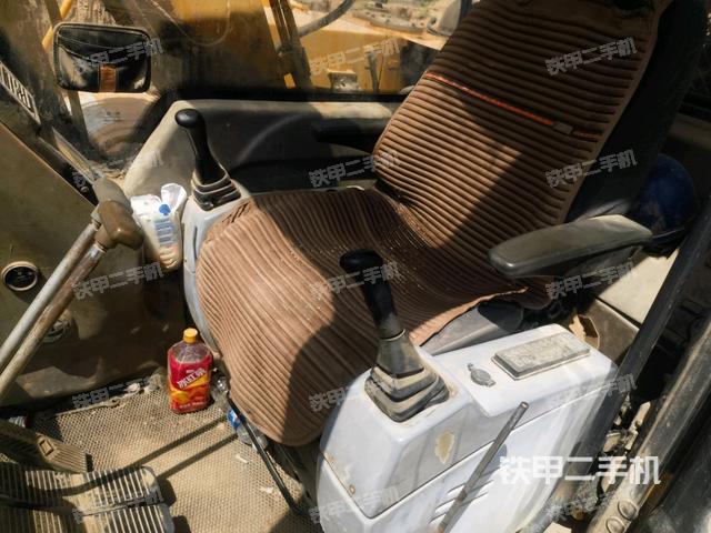 驾驶室整体(整机外观) 驾驶室整体(整机外观)