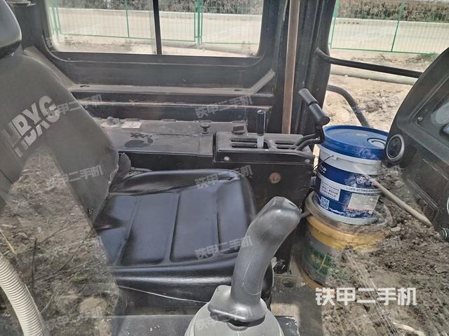 驾驶室操作台(设备外观及核心部件) 驾驶室操作台(设备外观及核心部件)