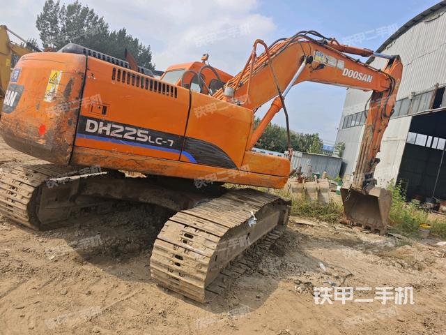 整機(jī)右后45°(整機(jī)外觀) 整機(jī)右后45°(整機(jī)外觀)