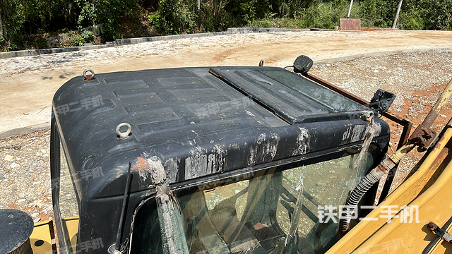 駕駛室頂部(整機外觀) 駕駛室頂部(整機外觀)