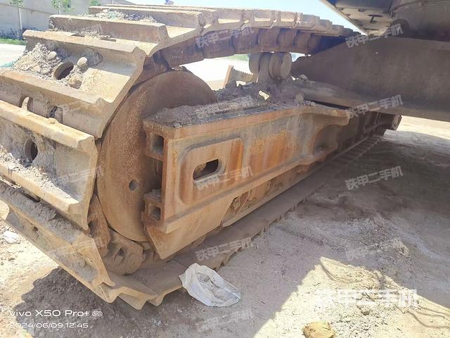 单侧履带整体(整机外观) 单侧履带整体(整机外观)