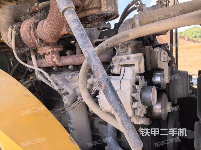 散热器全景(压路机发动机舱) 散热器全景(压路机发动机舱)
