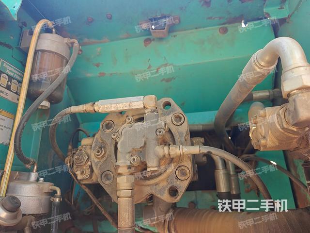 液压泵舱室正面整体(整机外观) 液压泵舱室正面整体(整机外观)