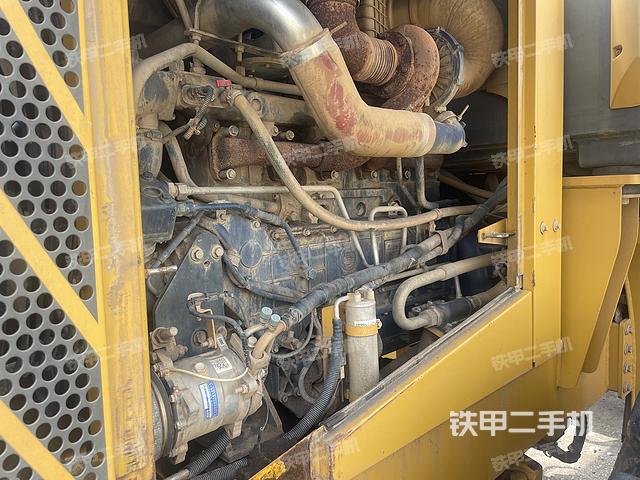 發(fā)動(dòng)機(jī)右側(cè)(整機(jī)外觀及大件) 發(fā)動(dòng)機(jī)右側(cè)(整機(jī)外觀及大件)